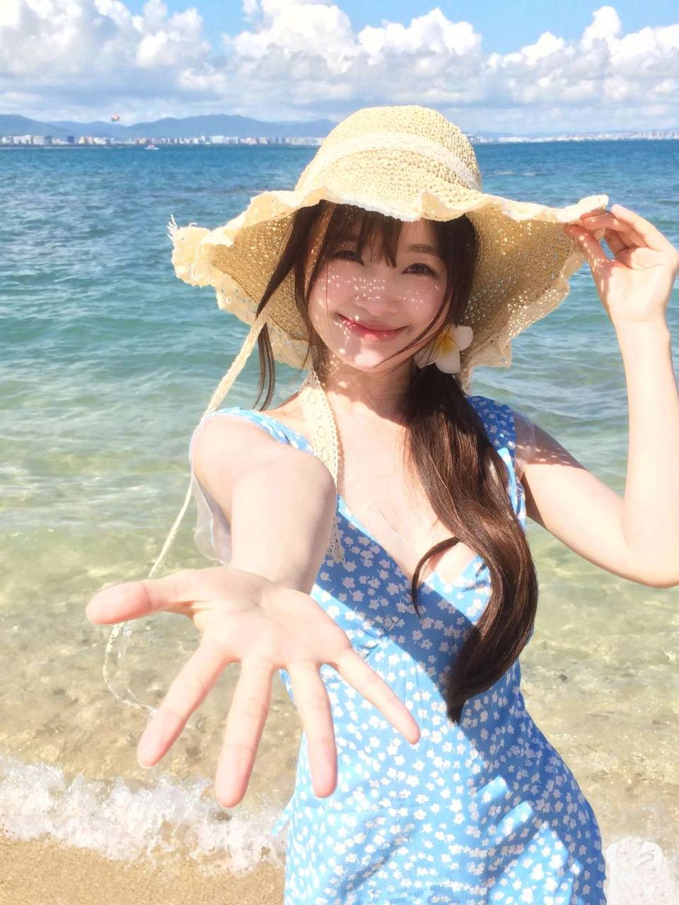 🌸 在读大一学生06年 🌸 –     Age年龄2006年      –     Height 身高 164cm      –     Weight体重 45kg      –     Bust胸围 36E