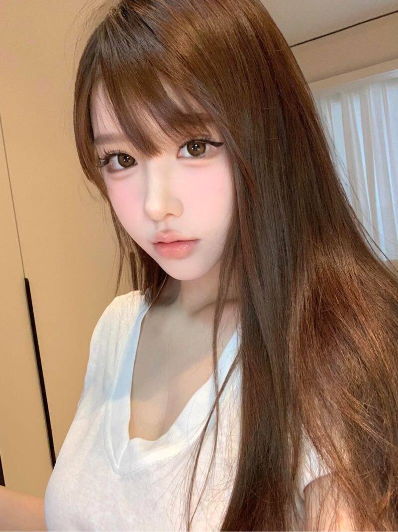 🌟新人下海第一次：性简历底、次数少 🌙﻿﻿Pure and lovely-精緻臉 网红纯欲 ﻿﻿🎀165cm 真实B粉色小🍒 蜜桃臀 🎀﻿﻿Get rich in -真实07年