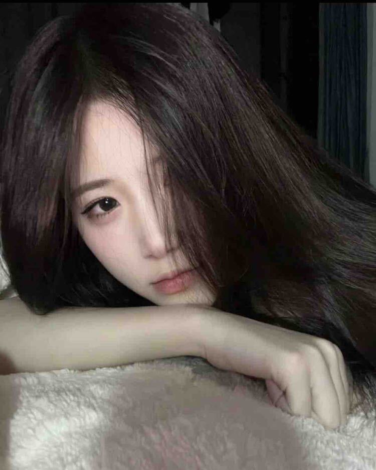 身高:168 体重:89 🐻:34b 年龄:06 高中生视感，初恋脸的她 人间怜惜，心疼的是年轻 相遇是梦，错过不再有