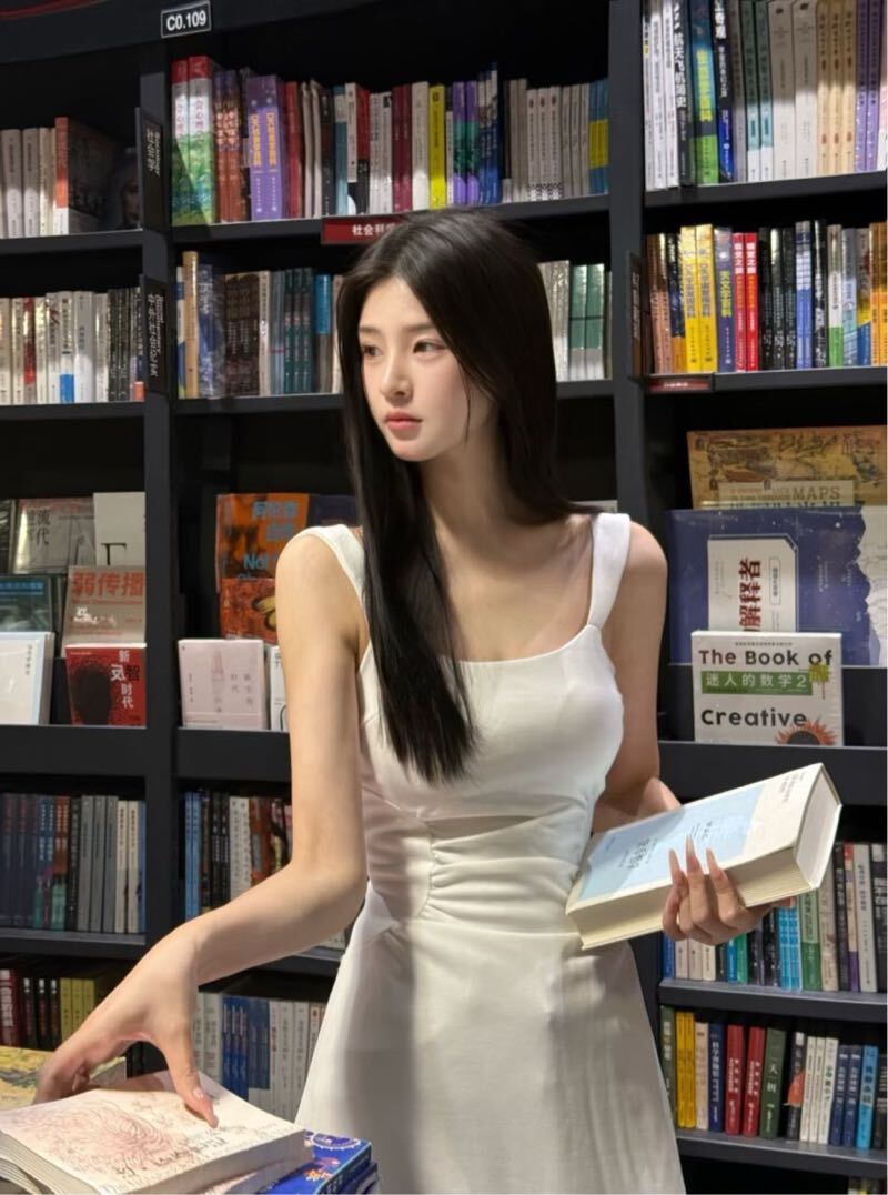        在读大学生兼职ing🎬           ❏  纯欲性感天花板  野蛮女友          ❏  漫画高挑身材。可甜 可御          ❏  后入超级大屁屁 细腰翘臀 绝佳视觉享受          ❏  全身无整  无纹身 皮肤超白嫩            ❏   双商高  乖巧听话 不催不事♡