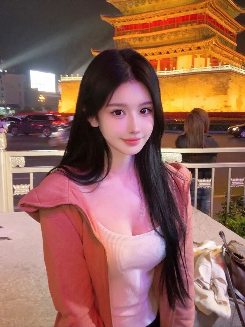 – 173cm  (不穿鞋) – 🐻 D  （真🐻 ） – 02年    – 皮肤白嫩 透亮 3点粉五官立体 身段天然无整