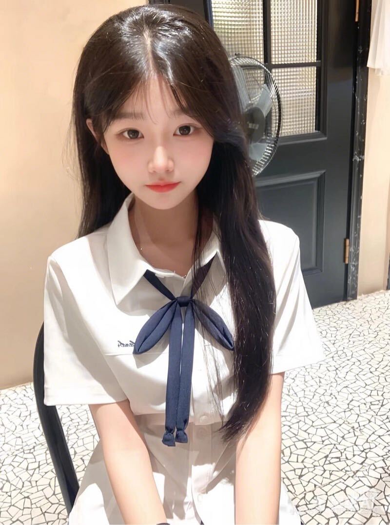 上海💗学生白虎西西   Height 身高𝟏65cm  AGE 年龄 06年  WEIGHT体重 44kg  CHEST 胸围 B