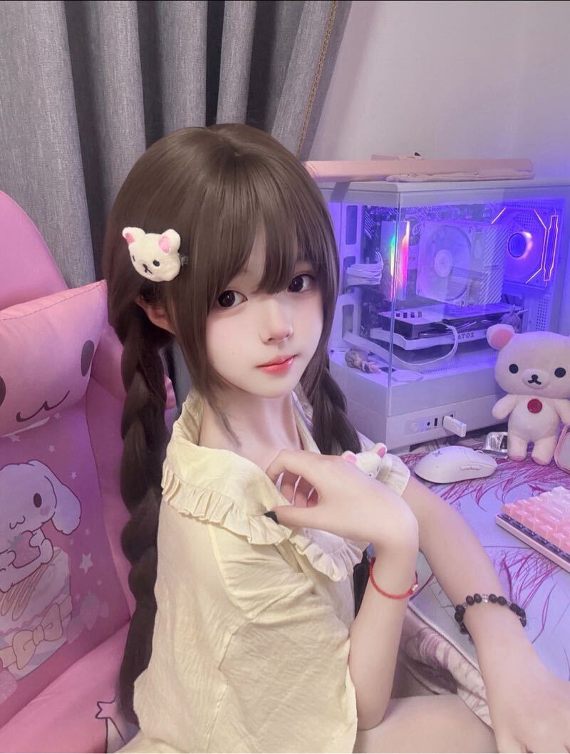 🎀07年纯情女高 小萝莉🍓新人首开  天然🐻B➕杯 160cm身材匀称   🎀bb紧致粉嫩 刚破chu 全身无整  皮肤白嫩